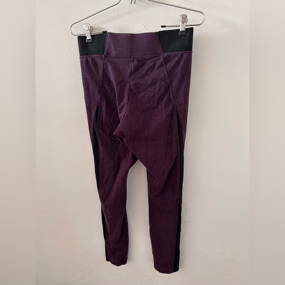 NIKE - Women’s Tights in Medium - Picture 6 of 9